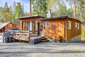 Walk to Golf, Lake Twain Harte Cabin with Fireplace